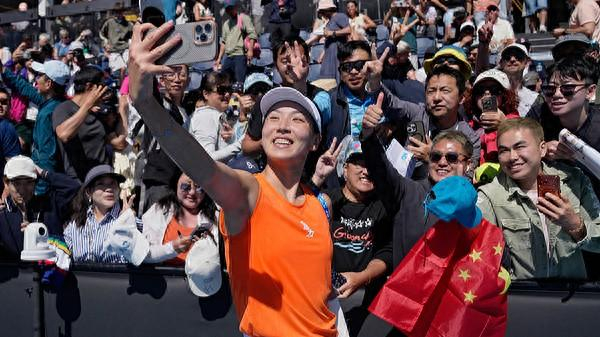 球天下体育直播-澳网｜“不专注于网球”反倒接连赢球，王欣瑜靠着松弛感成为三十二强中国独苗|大满贯|wta250|奥斯塔彭科|女单|比赛_新浪体育_新浪新闻