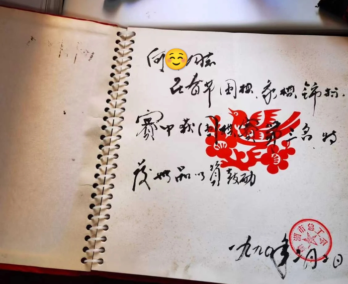 球天下体育足球直播-让四子，无胜率，还出现“崩溃”级恶手，李老师是怎么赢下的？|围棋|黑棋|黑白棋|战端|篓子_新浪体育_新浪新闻